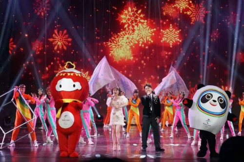 北京冬奧會倒計時300天演出 郭津彤云飛獻唱《冰在舞雪在燒》
