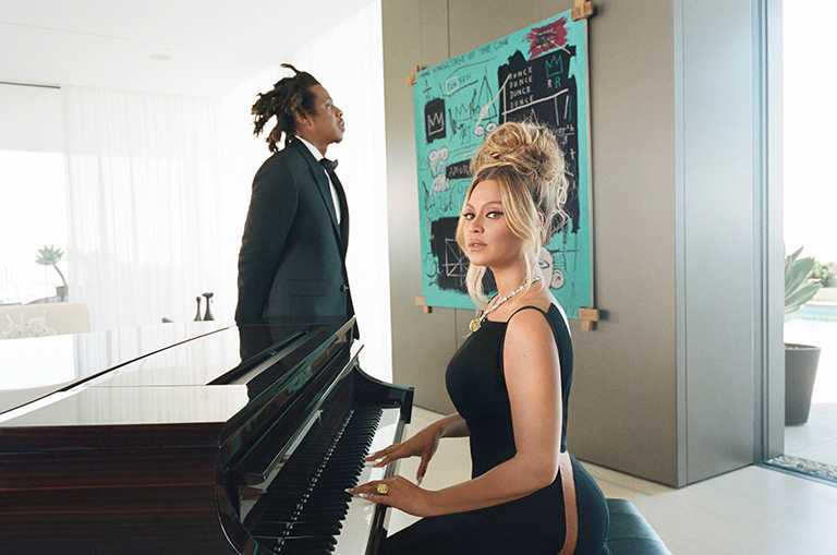 碧昂絲與傑斯夫妻檔聯袂為Tiffany & Co.拍攝「About Love」形象廣告，共同頌揚現代愛情。（圖╱Tiffany & Co.提供）