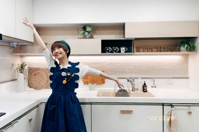 搬了新家的Lulu經常分享她的居家照，特別是漂亮的廚房最常亮相。（圖／截自Lulu臉書）