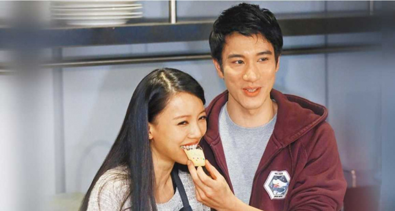 王力宏與李靚蕾在2014年新婚期間還一同面對媒體製作喜餅大曬恩愛。（圖／報系資料庫）
